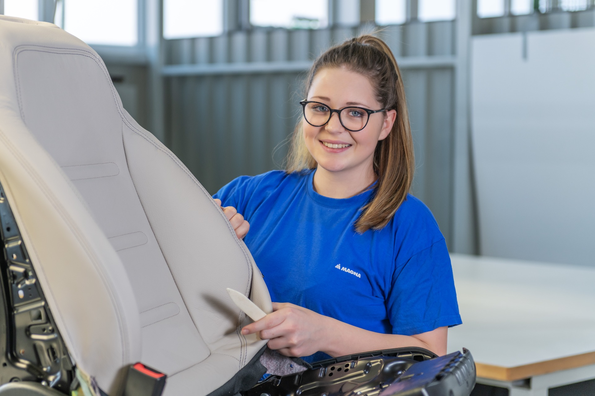 Fahrzeugsattlerei Lehrling bei Magna